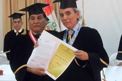 Director de Transferencia del IPEN, Dr. Modesto Montoya, recibi&oacute; t&iacute;tulo de Doctor Honoris Causa por la Universidad Nacional Hermilio Valdiz&aacute;n de Hu&aacute;nuco