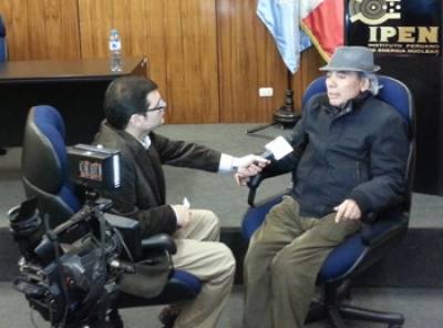 Nuestros expertos en la prensa Director de Transferencia del IPEN, Dr. Modesto Montoya, fue entrevistado por canal de televisi&oacute;n sobre la importancia de adquirir un primer sat&eacute;lite peruano en el 2014