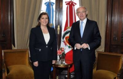 Argentina y Per&uacute; crear&aacute;n Foro de Reflexi&oacute;n para intercambiar propuestas